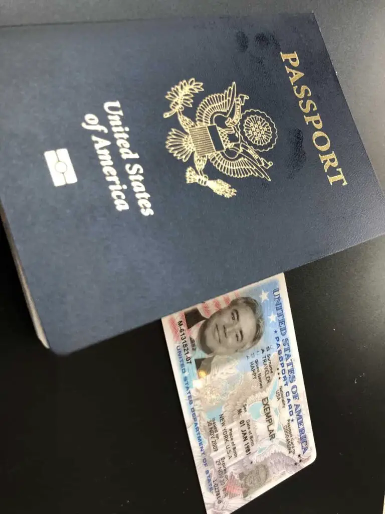 Tarjeta y libreta de pasaporte